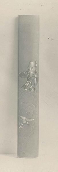 Kozuka: (front) Fukurojuku with Flying Crane; (back) signature with seal