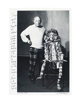 Picasso with a Sculpture from New Hébrides.  A Gift from Matisse, Cannes  (Picasso avec un object des nouvelles Hébrides, offert par Matisse, Cannes)