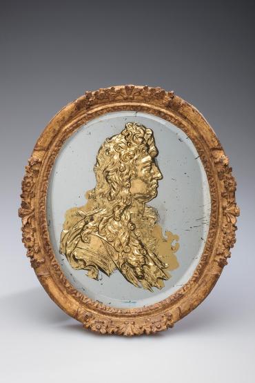 Glass Medallion with A Portrait of King Louis XIV