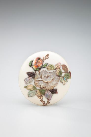 Netsuke:  chrysanthemum spray