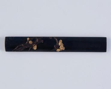 Kozuka: (front) Branches of a Pine Tree (Matsu); (back) signature on textured ground
