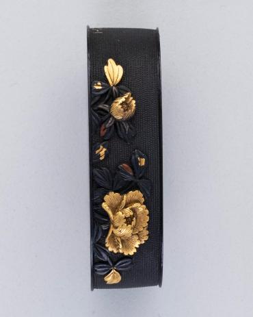 Fuchi: Peony