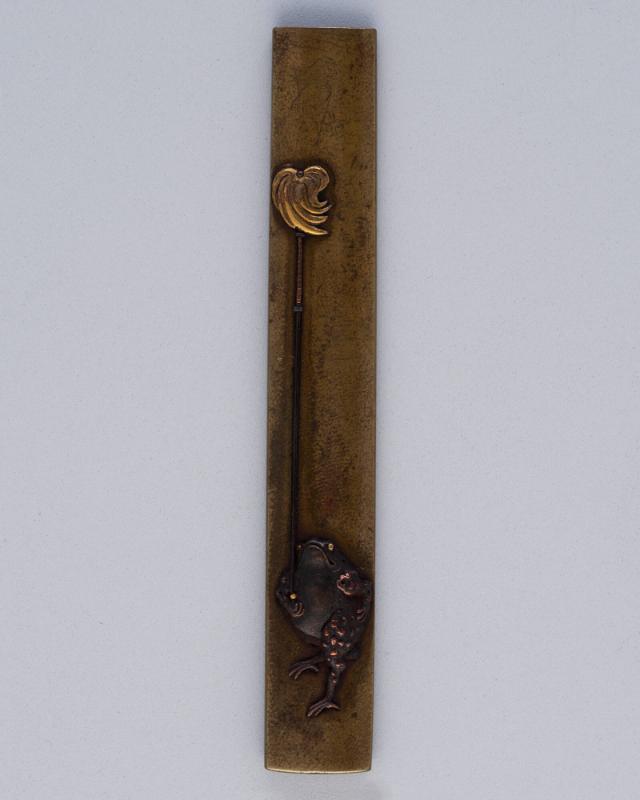 Kozuka: (front) Frog as a Fireman in a Festival Drill; (back) inscription with seal