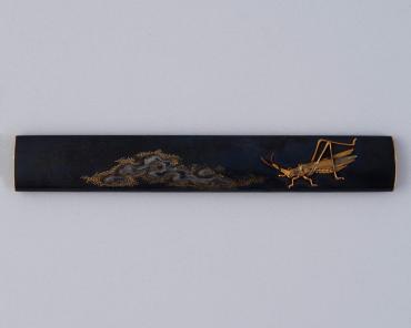 Kozuka: (front) Grasshopper and Clouds; (back) Autumn Flowers and signature