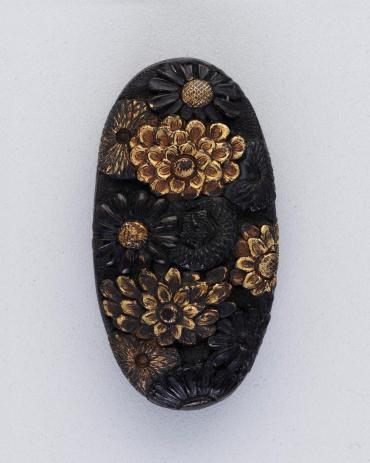 Kashira: Chrysanthemums