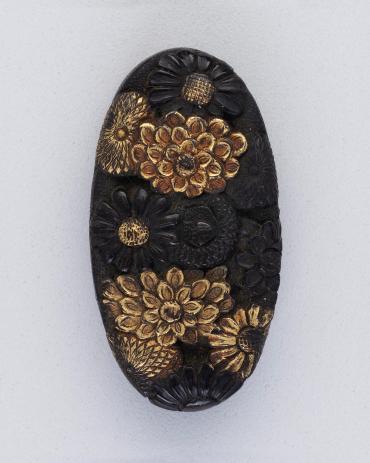 Kashira: Chrysanthemums