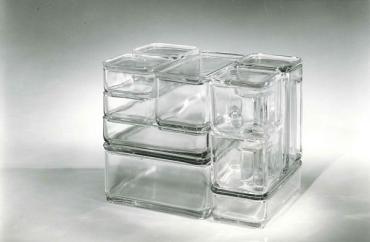 Kubus Geschirr (Cube-shaped dishware)