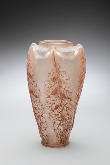 Vase with Fern Leaves Forming handles (Feuilles de Fougères Formant Anses)