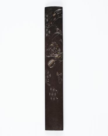 Kozuka: (front) Hotei; (back) inscription on textured surface