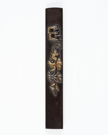 Kozuka: (front) Chrysanthemums and Cases; (back) inscription