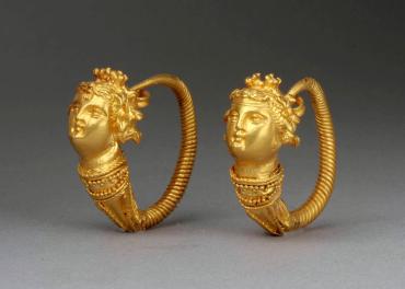 Earring with head of Dionysos