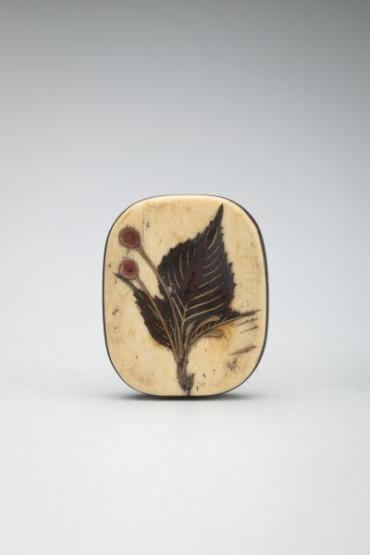 Netsuke: Cherry leaves