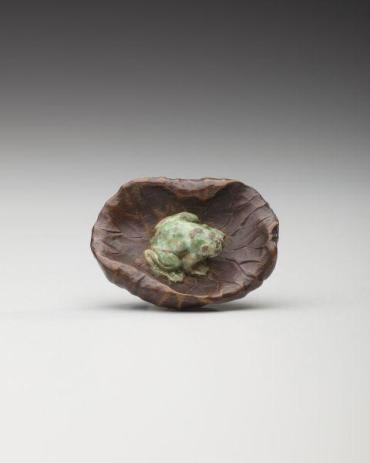 Netsuke: Frog on a lotus leaf