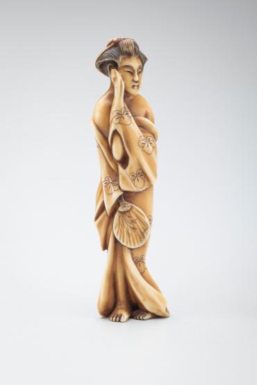 Netsuke: woman after bathing