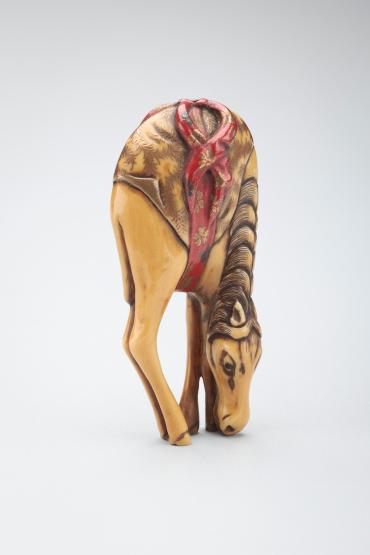 Netsuke: Uma (horse with a fancy saddle)