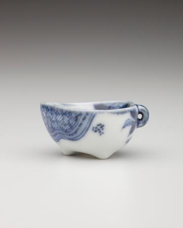 Netsuke: Peach-shaped sake cup