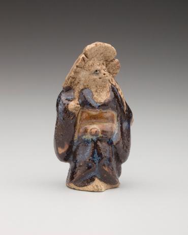 Netsuke: Tanuki in long-sleeved kimono and straw hat