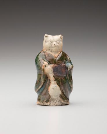 Netsuke: Tanuki dressed as a courtesan