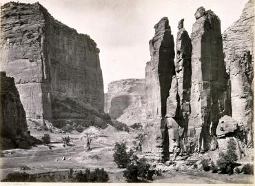 Canyon de Chelly/ Walls of the Grand Canyon about 1200 feet in height, Arizona