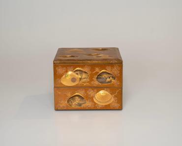 Boxes and  Shell Game (Kaiawase)