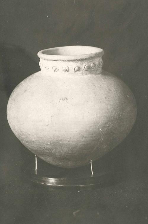 Jar with rounded bottom