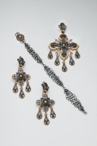 Demi-Parure - Pair of Earrings