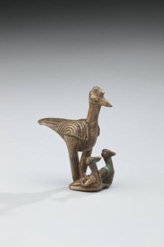 Akan gold weight, Hen and two chicks