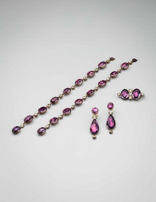 Parure - Pair of Earrings