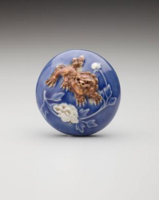 Netsuke: Manjû with relief of shishi lion and peonies