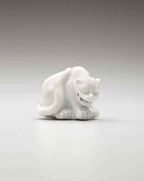 Netsuke: Seated tiger