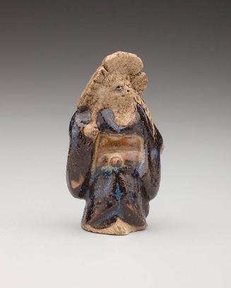 Netsuke: Tanuki in long-sleeved kimono and straw hat