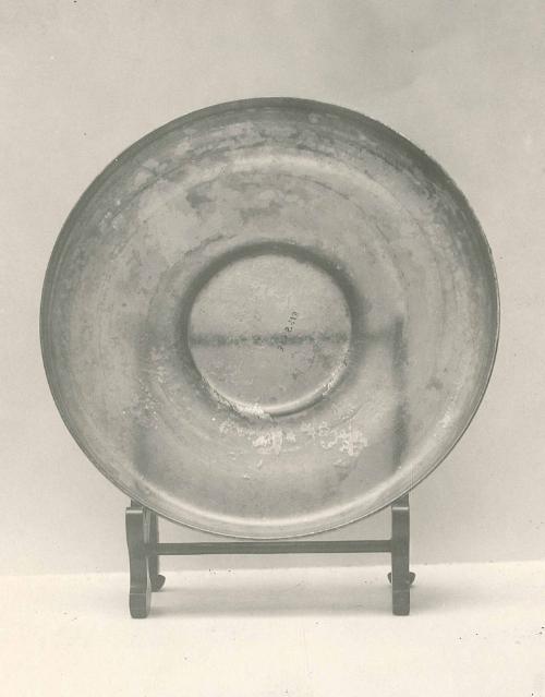 Circular Plate on Base Ring